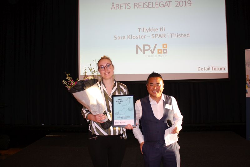 Sara Kloster fra Spar i Thisted vandt årest rejselegat, som sponsoreres af NPV og blev uddelt af Kim Lang Sørensen